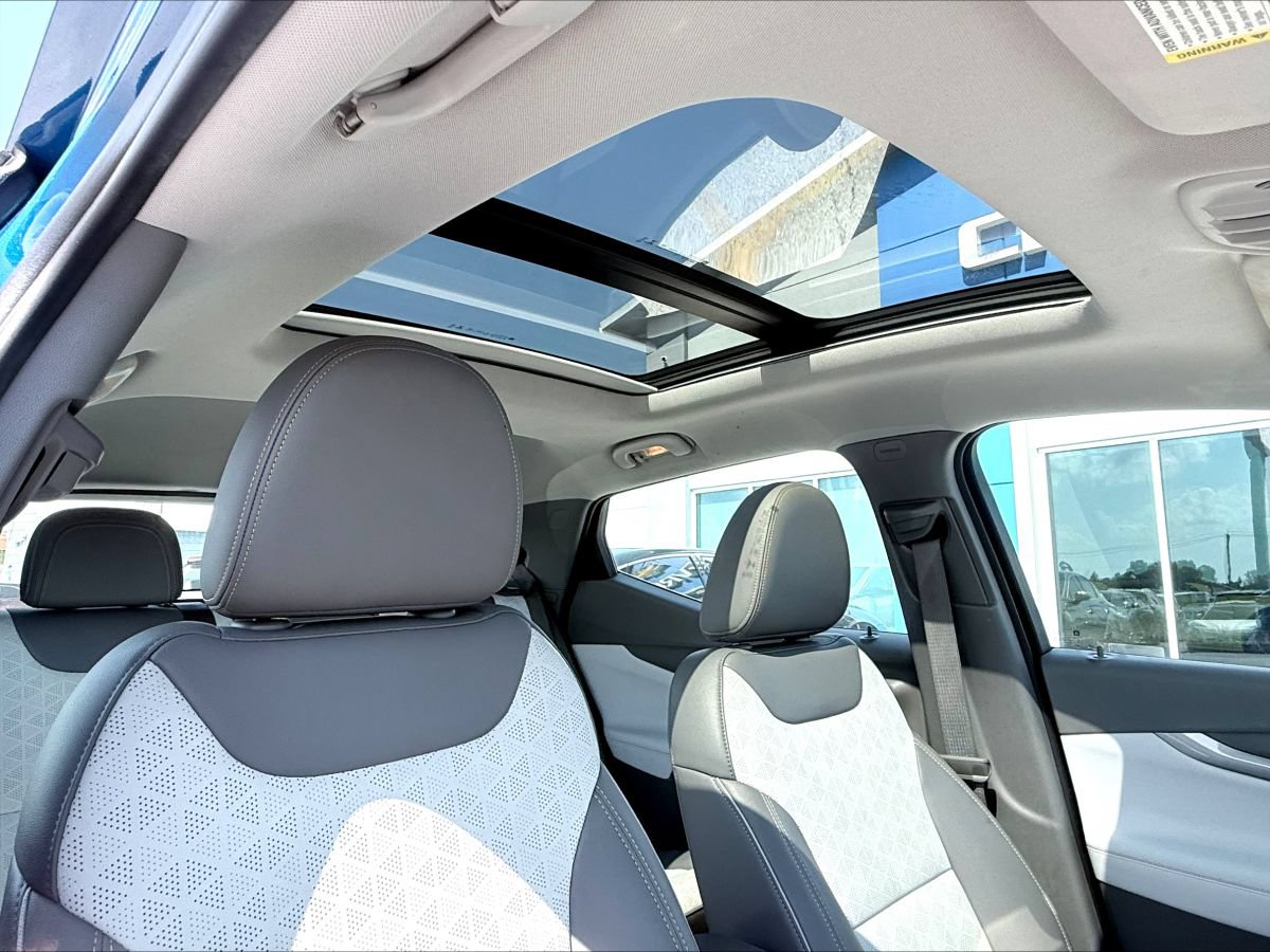 Used 2022 Chevrolet Bolt EUV Premier w/ Sun & Sound Package FWD image 10
