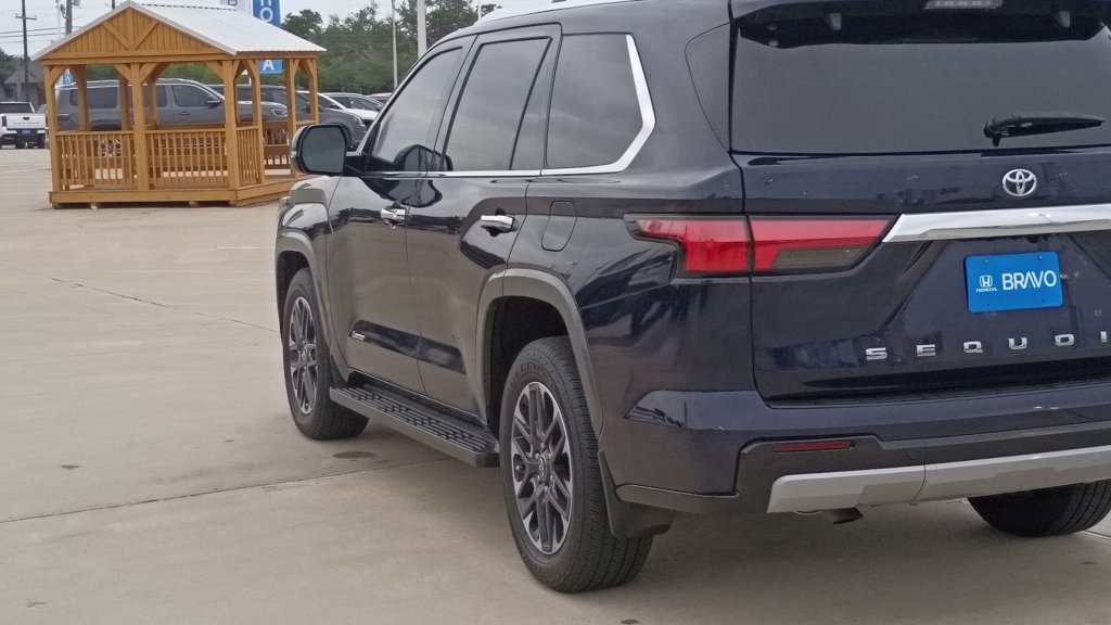 Used 2025 Toyota Sequoia Limited AWD/4WD image 7