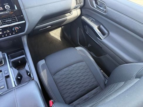 Used 2025 Nissan Pathfinder SV image 27