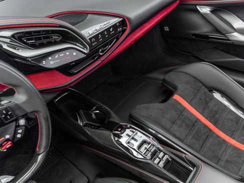 Used 2024 Ferrari SF90 Spider image 38