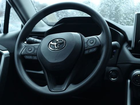 Used 2025 Toyota RAV4 XLE image 5