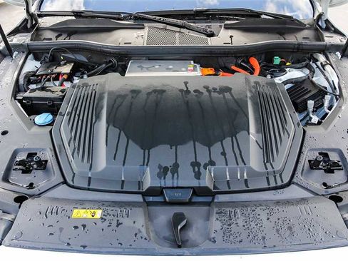 Used 2022 Audi e-tron Premium w/ Convenience Plus Package image 27