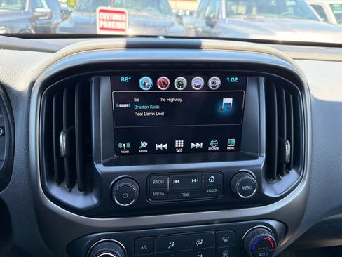Used 2018 Chevrolet Colorado Z71 w/ Z71 Midnight Edition AWD/4WD image 8