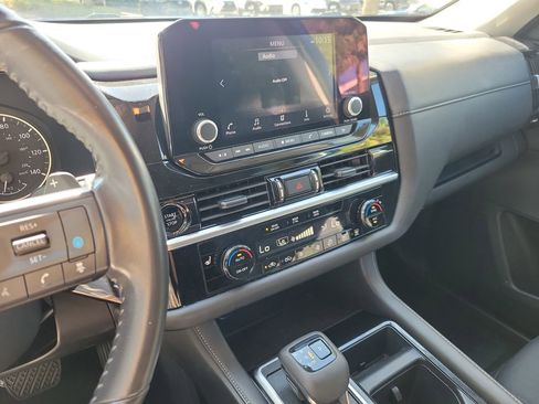Used 2025 Nissan Pathfinder SV AWD/4WD image 24