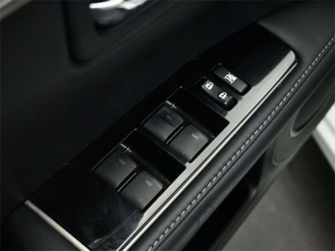 Used 2016 Lexus ES 350 w/ Luxury Package w/Wood Trim image 22