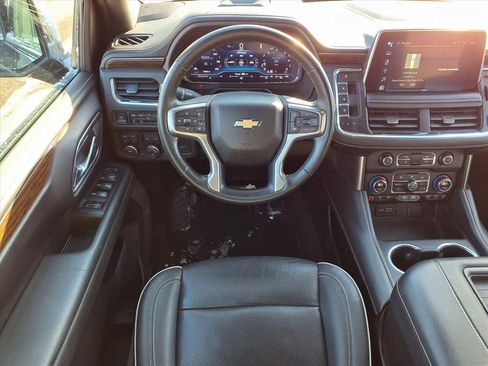 Used 2023 Chevrolet Suburban Premier image 15