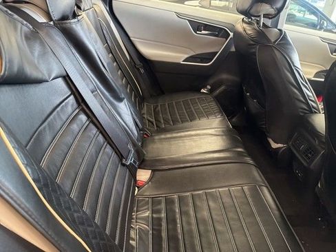 Used 2022 Toyota RAV4 XLE Premium image 11