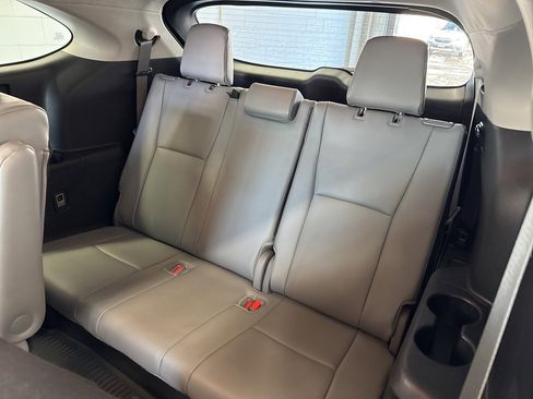 Certified 2024 Toyota Highlander XLE image 41