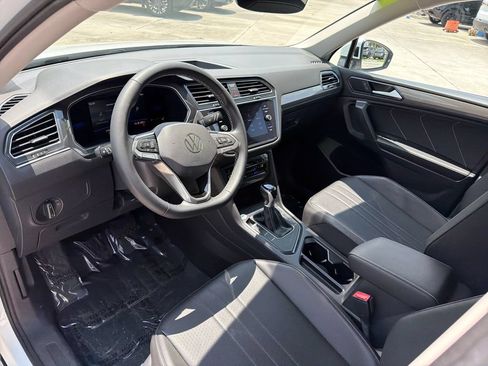 Used 2022 Volkswagen Tiguan SE FWD image 13