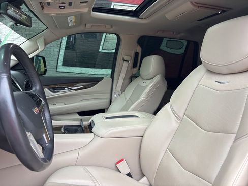 Used 2020 Cadillac Escalade Luxury AWD/4WD image 14