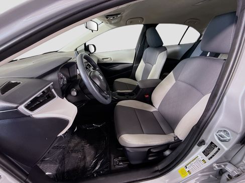 Used 2025 Toyota Corolla LE FWD image 21