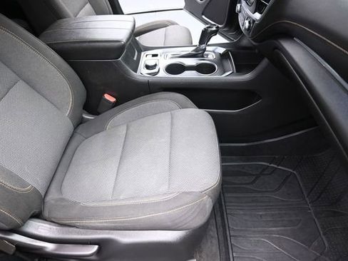 Used 2020 Chevrolet Traverse LT FWD image 28