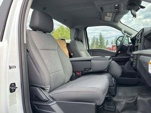 New 2025 Ford F550 4x4 Regular Cab Super Duty image 32