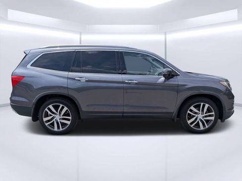 Used 2018 Honda Pilot Touring image 2