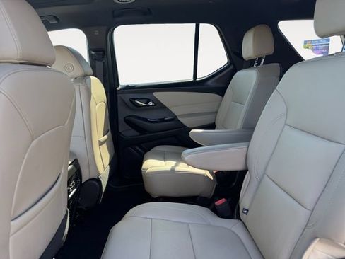 Used 2023 Chevrolet Traverse LT w/ LT Premium Package AWD/4WD image 11