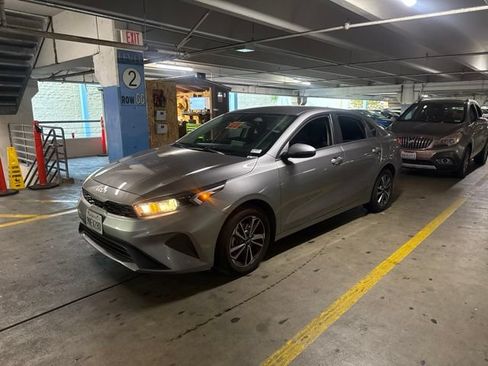 Used 2024 Kia Forte LXS w/ LXS Technology Package FWD image 1
