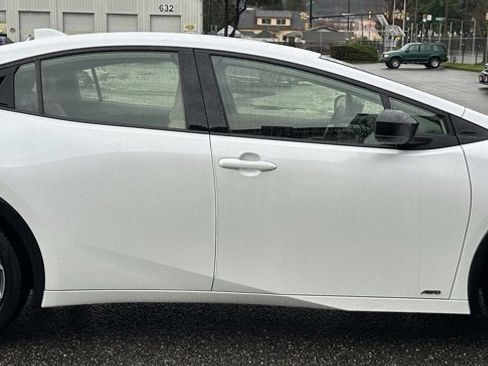 Certified 2024 Toyota Prius XLE image 4
