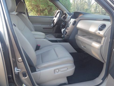 Used 2010 Honda Pilot Touring image 19