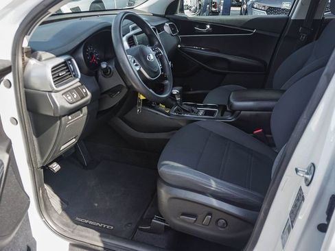 Used 2019 Kia Sorento AWD V6 image 18