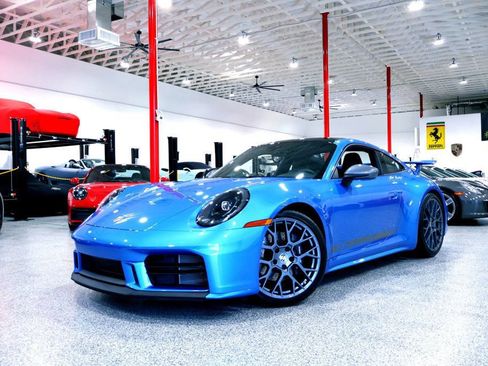 Used 2026 Porsche 911 Carrera T RWD image 4