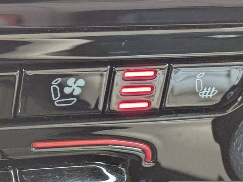 Used 2024 Jeep Grand Cherokee Limited w/ Luxury Tech Group II image 25