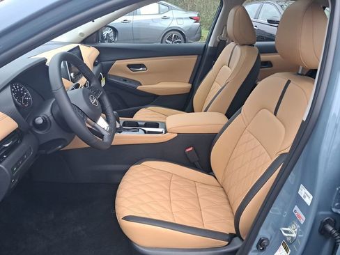 Used 2025 Nissan Sentra SV w/ SV Premium Package image 10