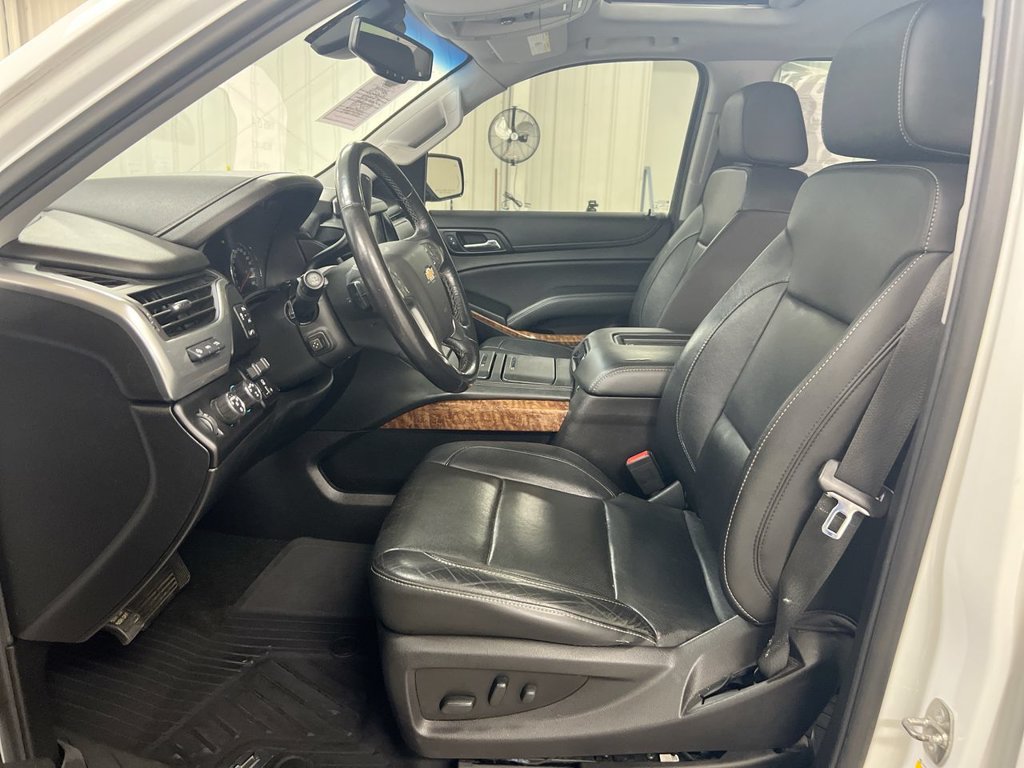 Used 2018 Chevrolet Suburban Premier w/ RST Edition AWD/4WD image 21