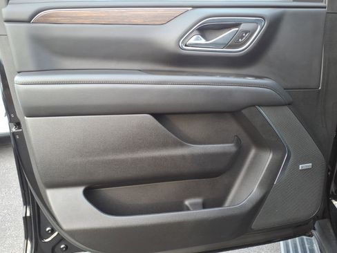 Used 2023 Chevrolet Suburban High Country image 10