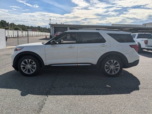 Used 2024 Ford Explorer XLT w/ Equipment Group 202A RWD image 5