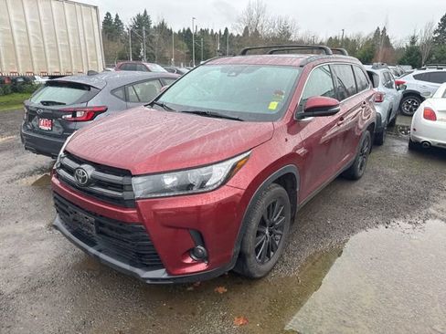 Used 2019 Toyota Highlander SE image 3