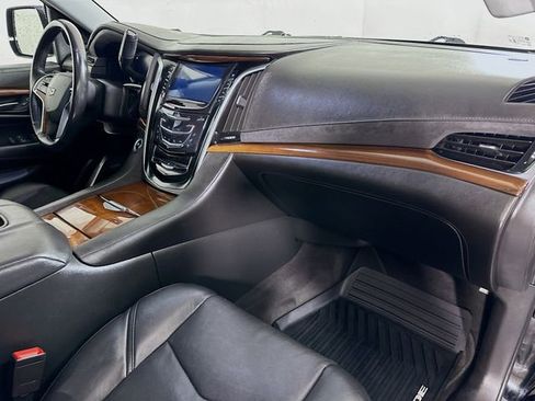 Used 2020 Cadillac Escalade ESV Luxury w/ Escalade Sport Edition image 31