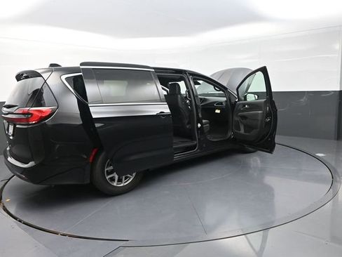 New 2026 Chrysler Pacifica Select image 32