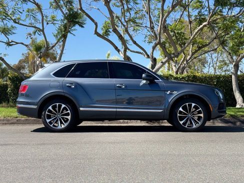 Used 2018 Bentley Bentayga Onyx Edition AWD/4WD image 8