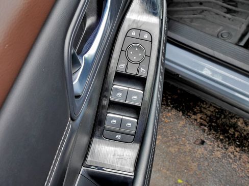Used 2023 Nissan Rogue SL AWD/4WD image 16