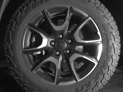 Used 2025 Jeep Compass Trailhawk image 11