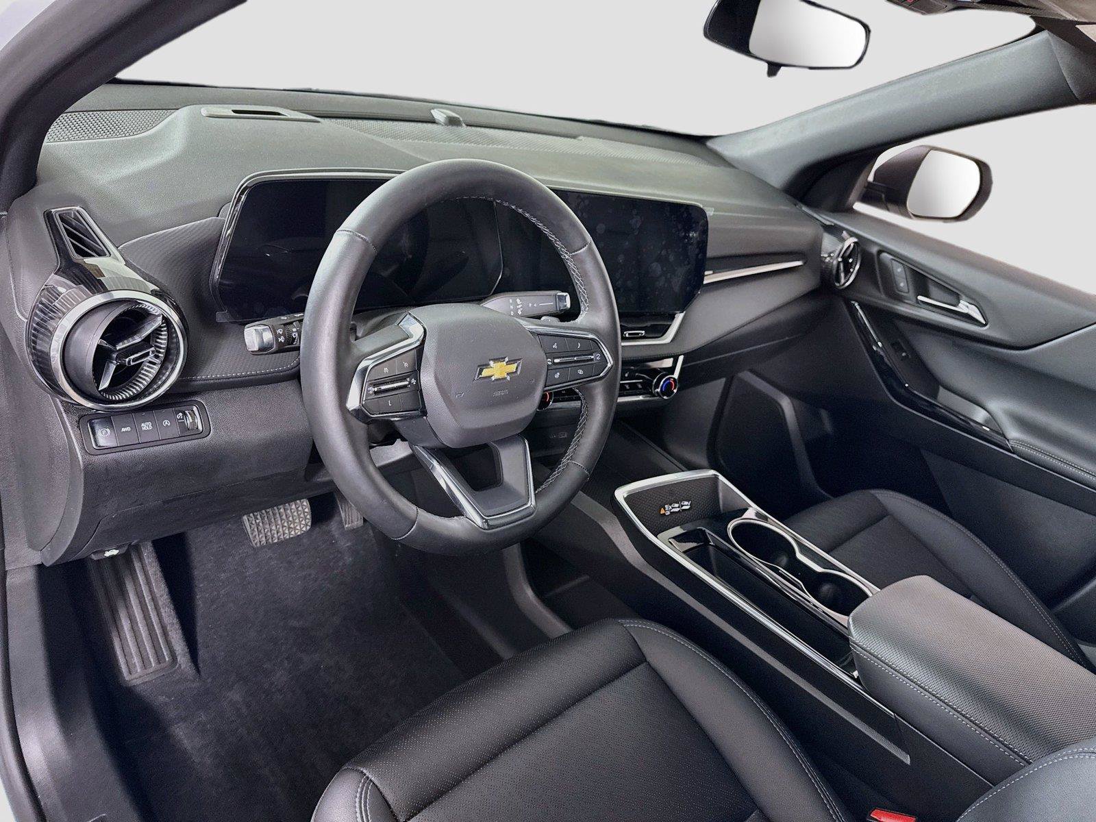 Used 2025 Chevrolet Equinox LT w/ Convenience Package II AWD/4WD image 3