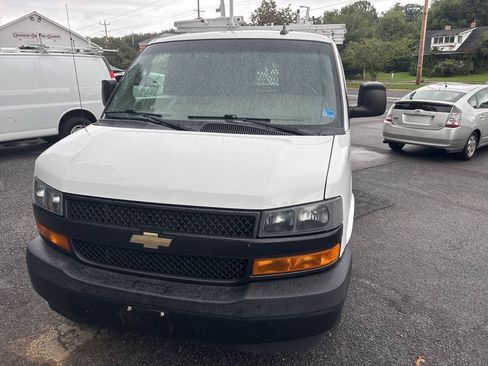 Used 2018 Chevrolet Express 2500 w/ Driver Convenience Package RWD image 2