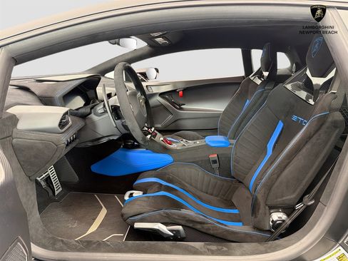 Used 2024 Lamborghini Huracan STO RWD image 11