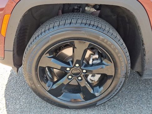 Used 2024 Jeep Grand Cherokee L Altitude AWD/4WD image 29