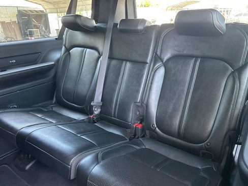 Certified 2024 Jeep Wagoneer L Series II w/ Flexible Seating Group RWD image 15