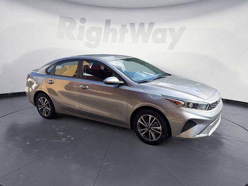 Used 2024 Kia Forte LXS w/ LXS Technology Package FWD image 7