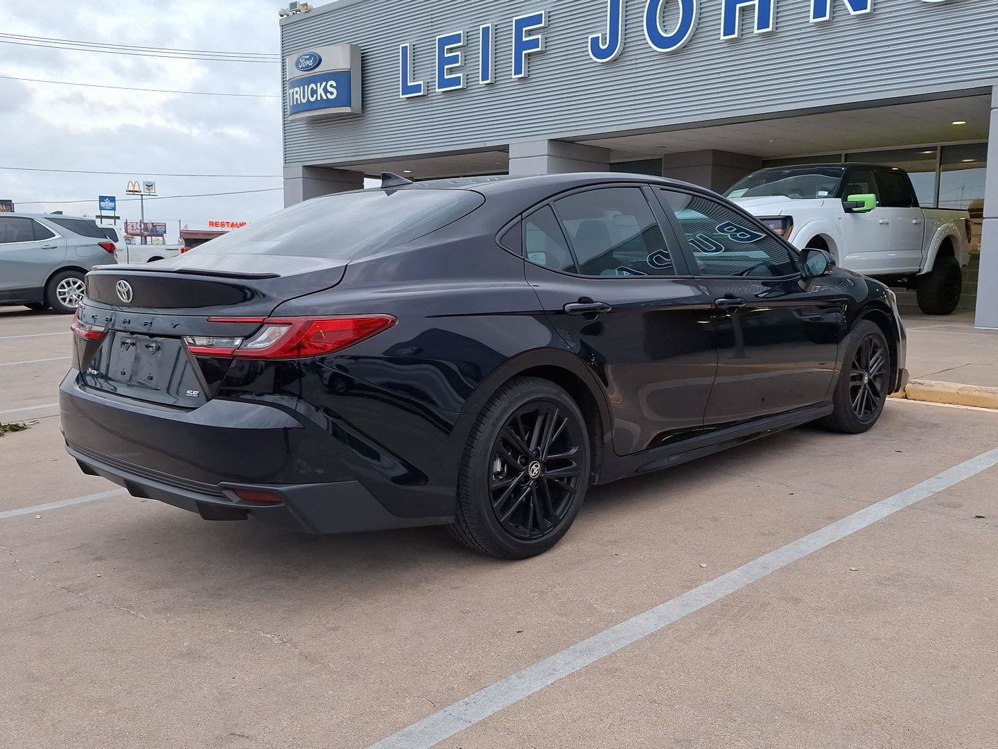 Used 2025 Toyota Camry SE w/ Convenience Package FWD image 29