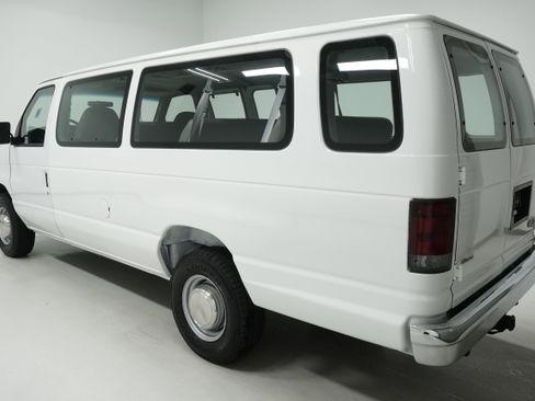 Used 2002 Ford E-350 and Econoline 350 XL image 5