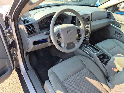 Used 2006 Jeep Grand Cherokee Laredo AWD/4WD image 14