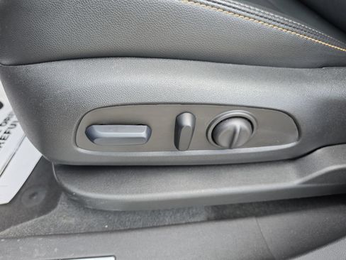 Used 2024 Chevrolet Equinox Premier FWD image 22