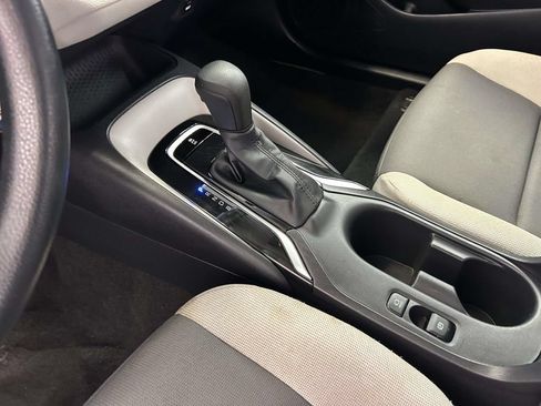 Used 2025 Toyota Corolla LE FWD image 19