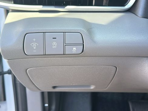 Certified 2024 Hyundai Elantra SE FWD image 20