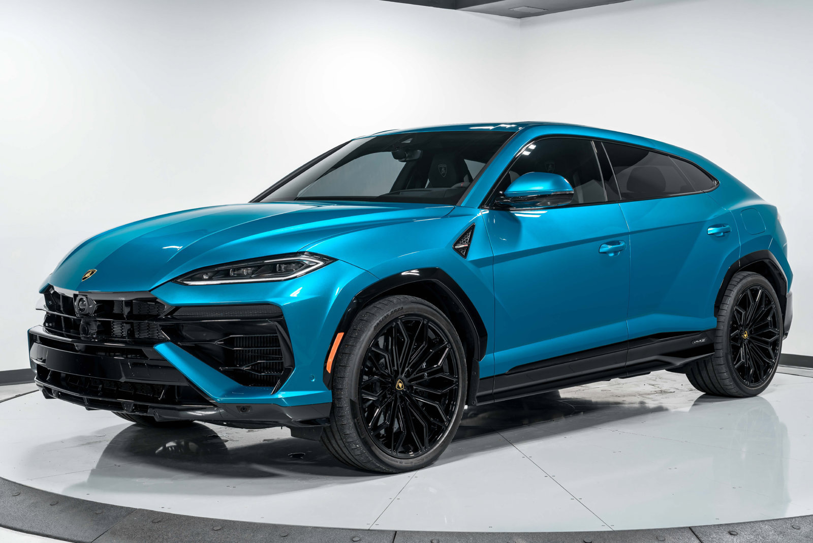 Used 2025 Lamborghini Urus SE AWD/4WD image 7