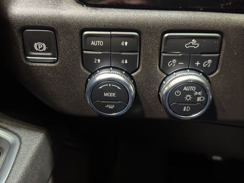 Used 2025 GMC Sierra 1500 Elevation image 34