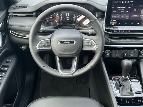 New 2026 Jeep Compass Latitude image 17